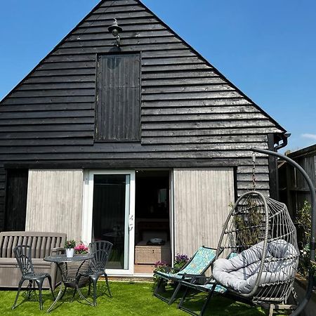 Quirky 1 Bedroom Barn On The River In Arundel Zewnętrze zdjęcie
