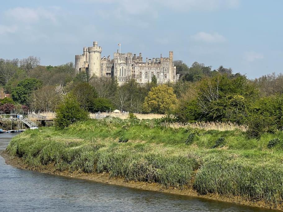 Quirky 1 Bedroom Barn On The River In Arundel Zewnętrze zdjęcie