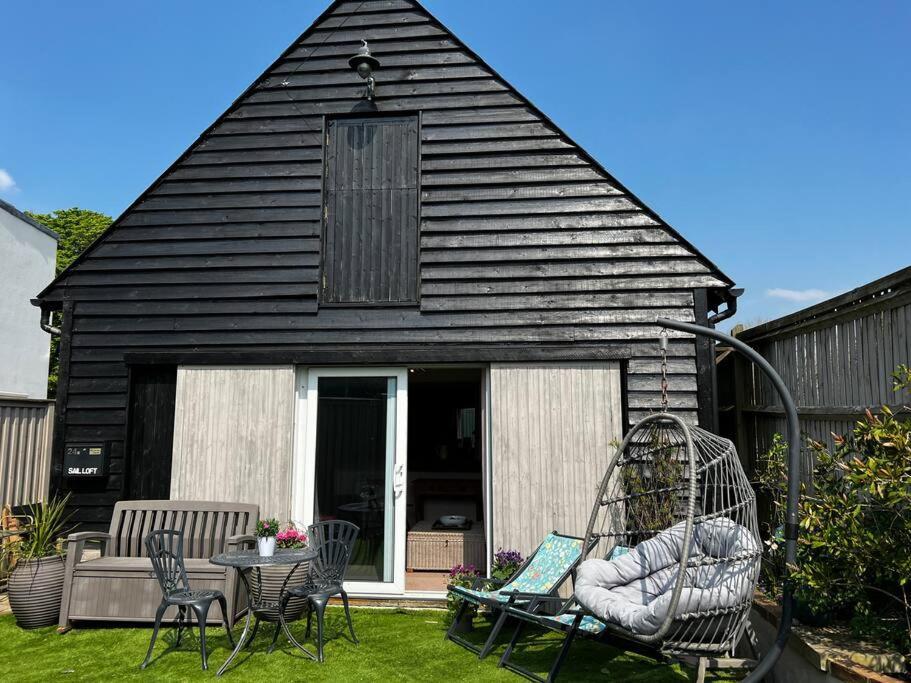 Quirky 1 Bedroom Barn On The River In Arundel Zewnętrze zdjęcie